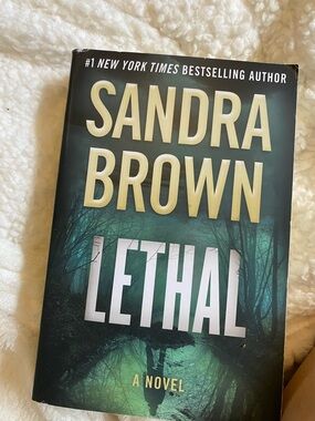 Sandra Brown "Lethal" Paperback Novel - Green & Black Cover